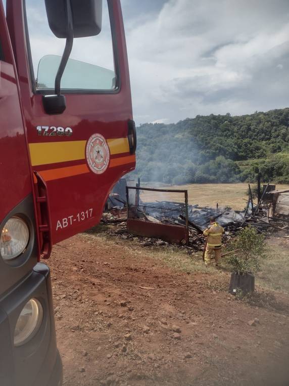 Idoso perde a casa em incêndio no interior de Boa Vista do Buricá - foto 3