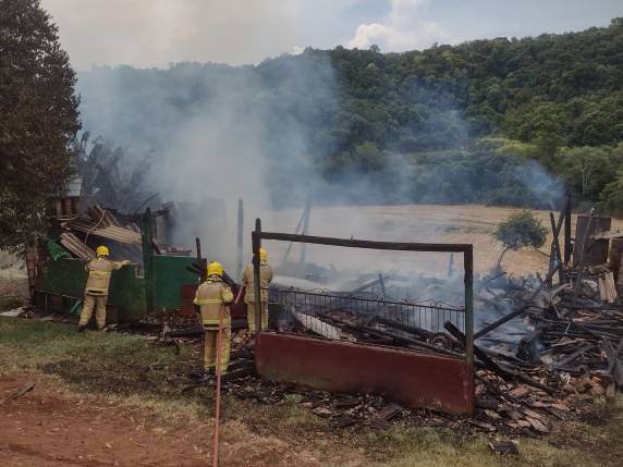 Idoso perde a casa em incêndio no interior de Boa Vista do Buricá - foto 2