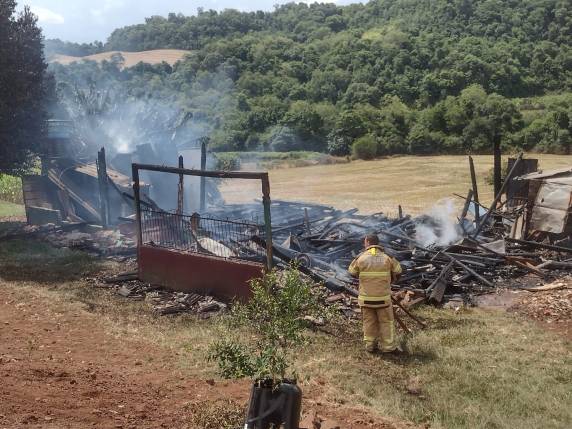 Idoso perde a casa em incêndio no interior de Boa Vista do Buricá - foto 4
