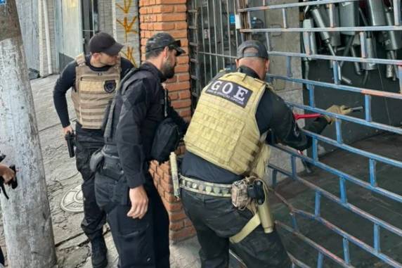 Conforme investigação, homem de 71 anos foi vítima de estelionatários que se passavam por mulher. Seis pessoas foram presas nesta quarta-feira (27) em cidades de SP por suspeita de envolvimento no caso