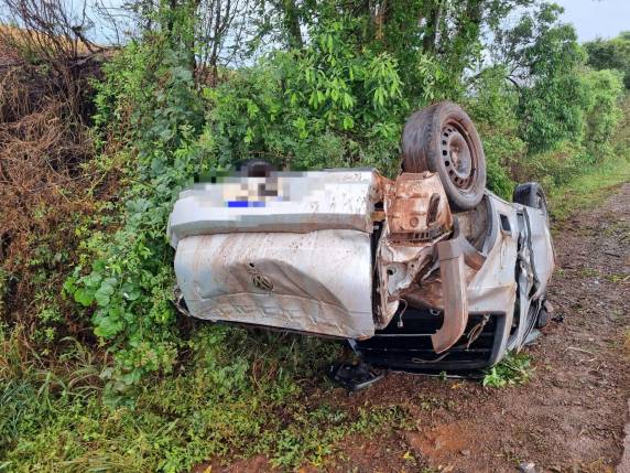 Grave acidente deixa uma mulher ferida na BR-472 em Três de Maio - foto 2