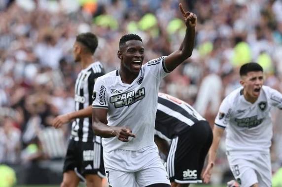 Time carioca atuou com um atleta a menos desde o primeiro minuto de partida e, mesmo assim, conseguiu a vitória com gols de Luiz Henrique, Alex Telles e Júnior Santos. Eduardo Vargas descontou para os mineiros