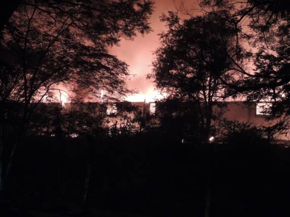Incêndio atinge o depósito do mercado da Cotrirosa, em Santa Rosa - foto 2
