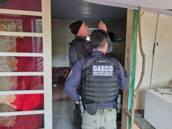 A facção tinha como forma de agir o uso de pessoas vinculadas a ela para fazer falsos comunicados de delitos e infrações disciplinares contra policiais militares de Ronda Alta que atuavam justamente na repressão dos criminosos.