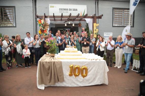 100 anos da soja no Brasil são comemorados com partilha do Bolo Oficial - foto 3