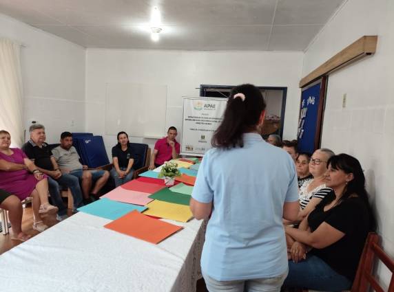 Finalizado projeto de arteterapia na Apae de Três de Maio - foto 4