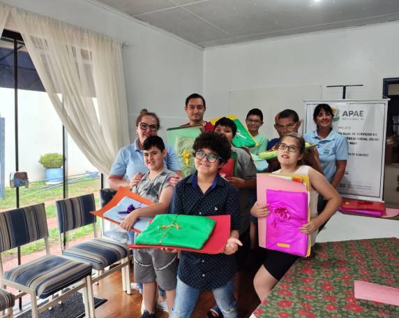Finalizado projeto de arteterapia na Apae de Três de Maio - foto 2