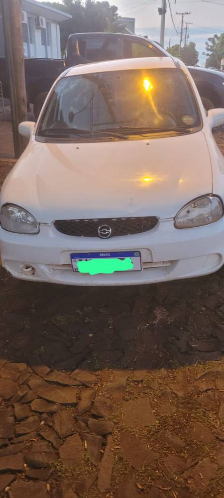 Indivíduo nu dentro de um carro simulou pedido de informação para fazer uma menina se aproximar do veículo