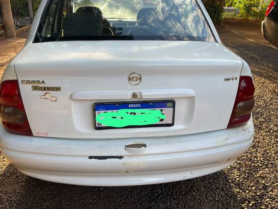 Indivíduo nu dentro de um carro simulou pedido de informação para fazer uma menina se aproximar do veículo