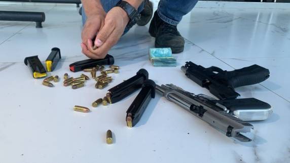 São cumpridos 102 mandados, dos quais 24 são de prisão preventiva, em Porto Alegre, Canoas, Novo Hamburgo, Esteio, Sapucaia do Sul, Viamão, Parobé, São Sebastião do Caí e Sapiranga