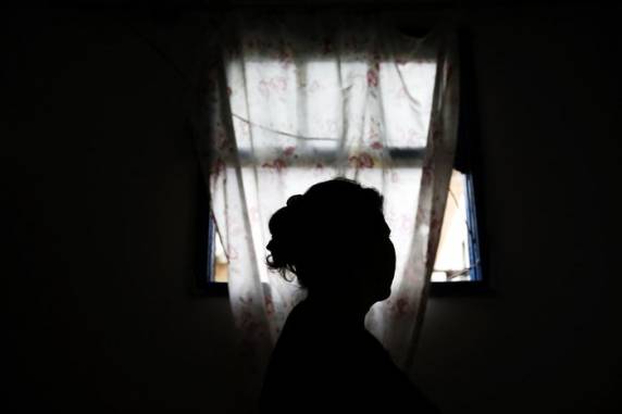 Maioria das vítimas são brancas, têm de 55 a 59 anos e o marido como principal agressor. Ao todo, registros incluem 916 crimes, como ameaça e exploração sexual