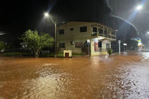 Chuva intensa provoca alagamento em ruas de Panambi - foto 2