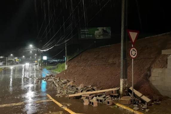Chuva intensa provoca alagamento em ruas de Panambi - foto 4