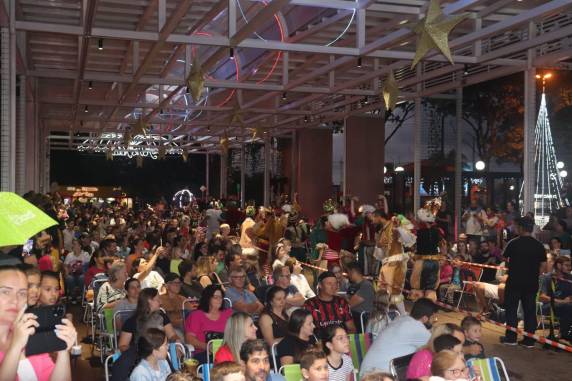 Natal Fantástico 2024 aberto oficialmente em Horizontina com a Parada de Natal - Magia do Noel - foto 3