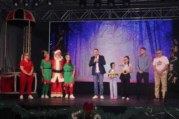 Natal Fantástico 2024 aberto oficialmente em Horizontina com a Parada de Natal - Magia do Noel - foto 4