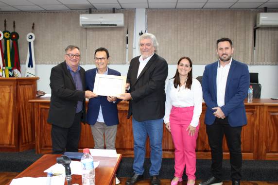 Mário Pires Machado recebe homenagem do Legislativo de Três de Maio - foto 3