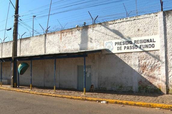 Casa prisional comporta 603 presos, 196% acima da capacidade de engenharia. Conforme MP, falta de soluções a curto prazo para o problema motivam manutenção da medida