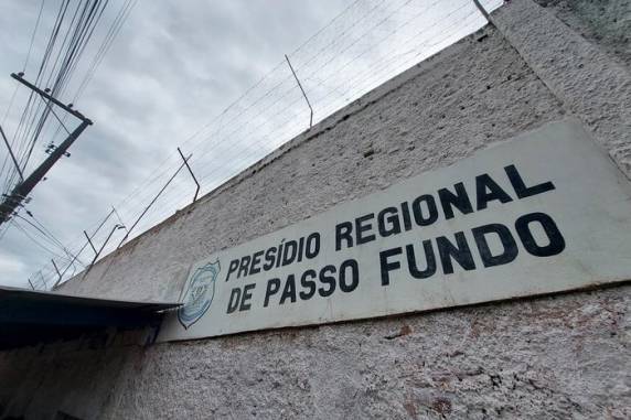 Casa prisional comporta 603 presos, 196% acima da capacidade de engenharia. Conforme MP, falta de soluções a curto prazo para o problema motivam manutenção da medida