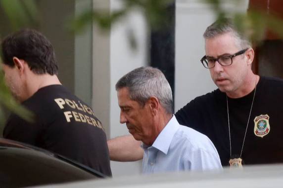 Ex-ministro da Defesa e candidato a vice de Bolsonaro ficará sob custódia das Forças Armadas, no Comando Militar do Leste; mandado foi expedido pelo STF