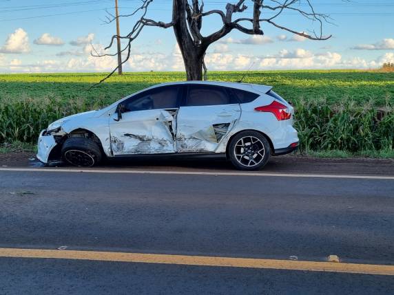 Grave acidente envolve dois veículos na BR-472 em Três de Maio - foto 2