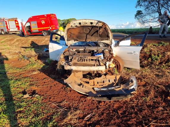 Grave acidente envolve dois veículos na BR-472 em Três de Maio - foto 3