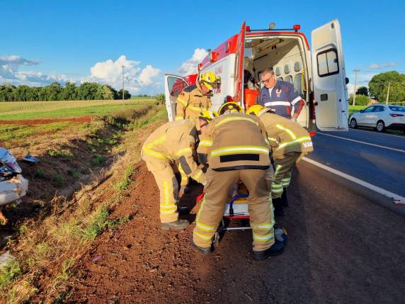 Grave acidente envolve dois veículos na BR-472 em Três de Maio - foto 4