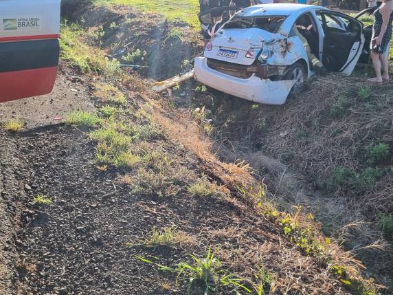 Grave acidente envolve dois veículos na BR-472 em Três de Maio - foto 5