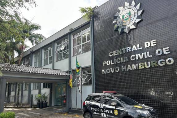 Maurício Popioeck, 26 anos, foi raptado da casa de um familiar no bairro Canudos e, duas horas depois, foi deixado no mesmo local gravemente ferido; ele morreu no hospital