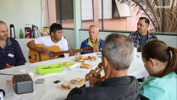 Além das terapias convencionais do Centro, o Grupo funciona como uma terapia grupal, promovendo a socialização, a promoção da saúde mental e o cuidado com a saúde de forma integral.