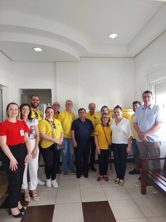 Mais do que uma doação do grupo, a aquisição do equipamento só foi possível após um ato de solidariedade do senhor Nelson Baumgart, morador de Alecrim - que acompanhou o ato de entrega.