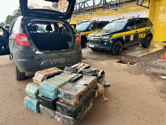 PRF prende traficante transportando mais de 250 quilos de maconha num carro roubado - foto 3