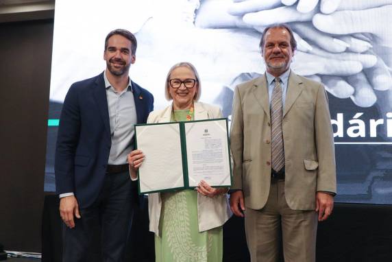 O gerente comercial do HVS, Neri Potrich acompanhou a solenidade.