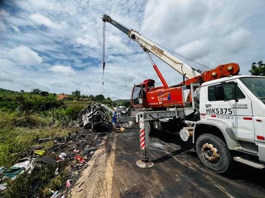 O que se sabe sobre o acidente com mais de 30 mortos em Teófilo Otoni, na BR-116, em MG - foto 4