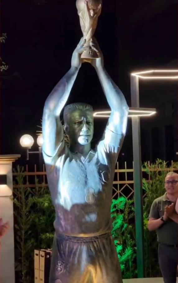 Dunga é homenageado com estátua em sua cidade natal, Ijuí - foto 3