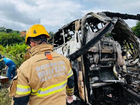 Caminhoneiro com CNH suspensa e 41 mortos: o que se sabe sobre o acidente em Teófilo Otoni - foto 3