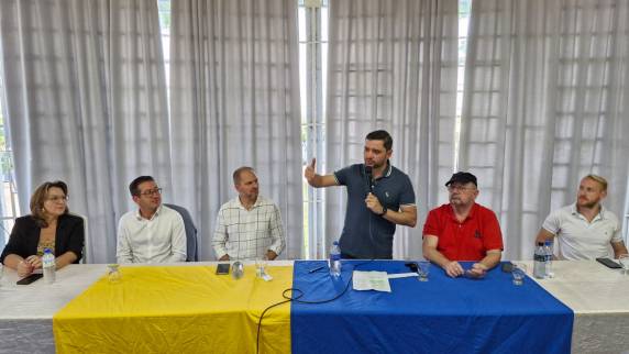 O encontro aconteceu na sede do Rotary Club, localizada na Praça D. Leopoldina, e reuniu diversas autoridades e lideranças da comunidade regional.