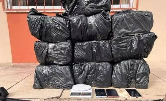 Três pessoas foram presas