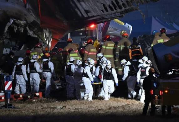 Avião sai da pista, explode e deixa ao menos 177 mortos em aeroporto na Coreia do Sul - foto 4