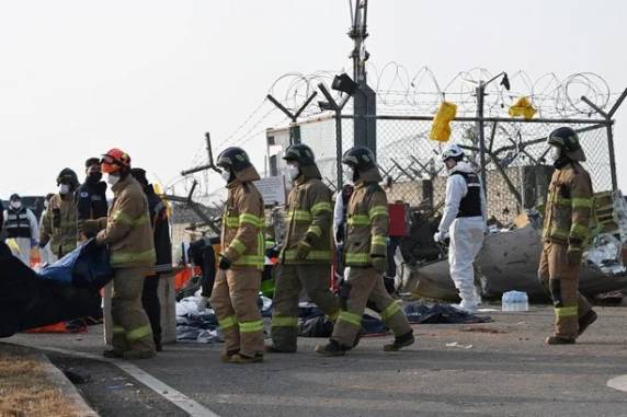 Avião sai da pista, explode e deixa ao menos 177 mortos em aeroporto na Coreia do Sul - foto 2
