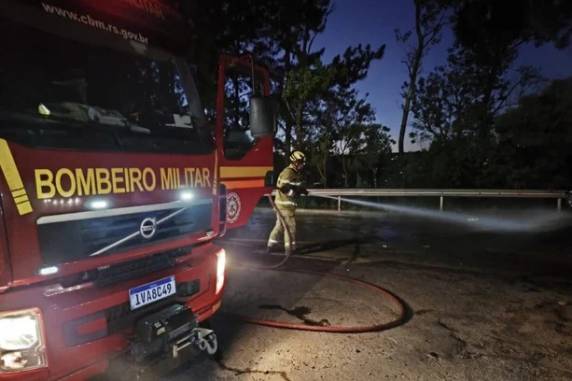 Três pessoas ficam feridas em acidente na BR-285, em Carazinho - foto 2