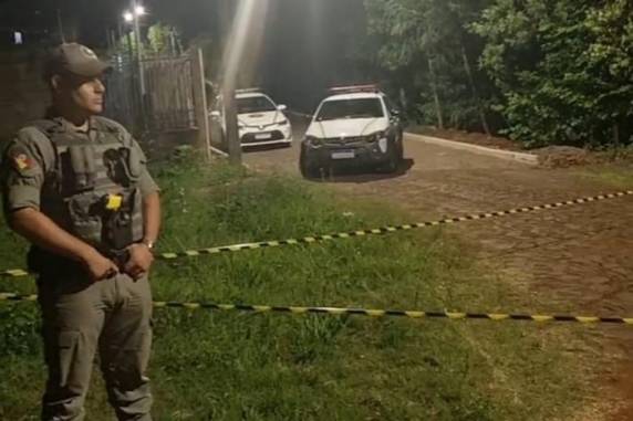 Crime aconteceu no começo da madrugada deste domingo. Vítima foi identificada como Gustavo Daniel Carpes Batista, de 19 anos