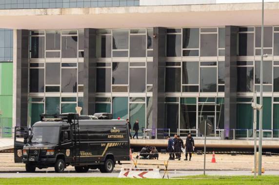 Suspeito teria anunciado em suas redes sociais suas intenções violentas; prisão foi realizada pela Divisão de Proteção e Combate ao Extremismo Violento da Polícia Civil do Distrito Federal, criada do final de novembro