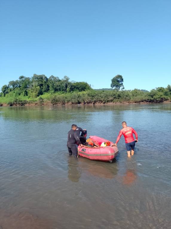 Bombeiros localizaram o corpo do homem que caiu no leito do rio Uruguai - foto 3