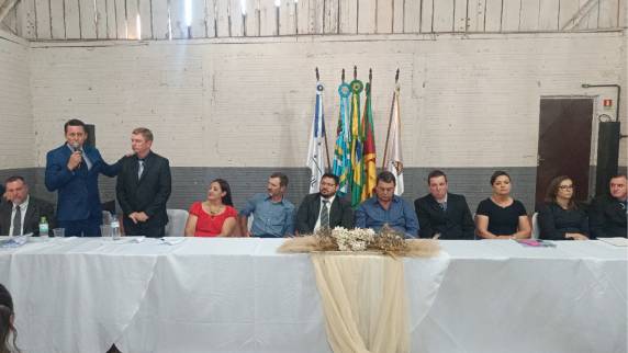 Também foram empossados os 9 vereadores que compoem o Poder Legislativo