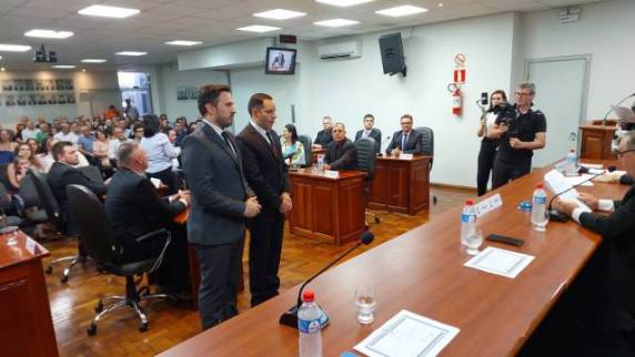 Em sua fala, o prefeito empossado lembrou das ações emergenciais de enfrentamento a pandemia de Covid-19 e a criação do terceiro turno na Unidade Central de Saúde, com atendimento de médicos e enfermeiros após às 18h.