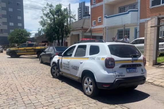 Pedro Grando do Amarante, 38 anos, chegou a ser encaminhado ao Hospital São Vicente de Paulo, mas não resistiu aos ferimentos. Autor dos disparos seria cunhado da vítima