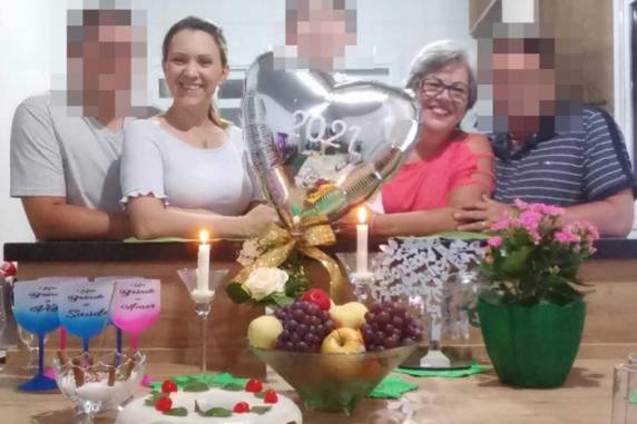 Mulher é investigada por triplo homicídio duplamente qualificado e tripla tentativa de homicídio duplamente qualificada. Três pessoas morreram após consumir o alimento em Torres, no Litoral Norte