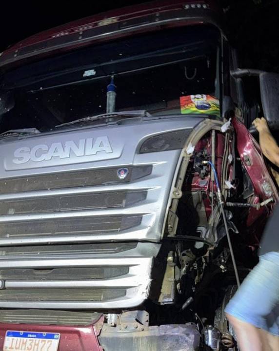 Homem morre após colisão frontal entre carro e caminhão, em Independência - foto 4