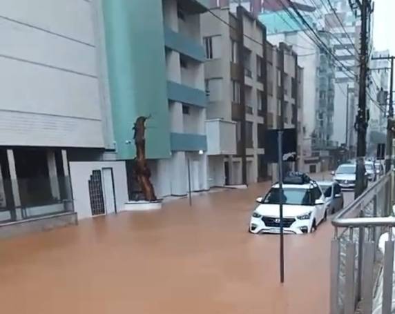 Balneário Camboriú e Itajaí registram mais de 110mm de chuva em três horas - foto 2