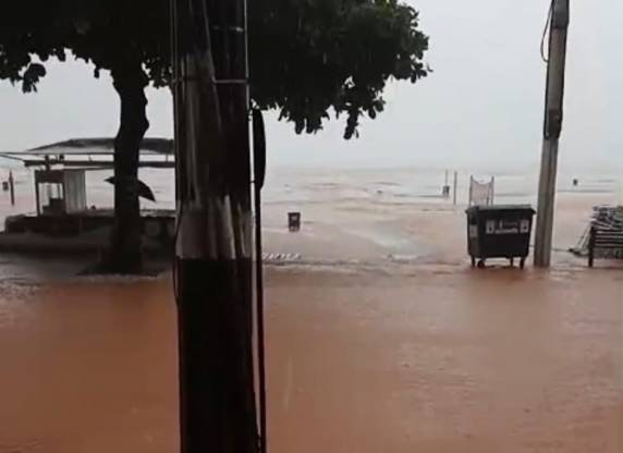 Balneário Camboriú e Itajaí registram mais de 110mm de chuva em três horas - foto 4